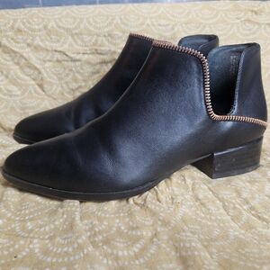 Halogen Piper Bootie Black Leather Ankle boots close toe slip on shoes size  6.5